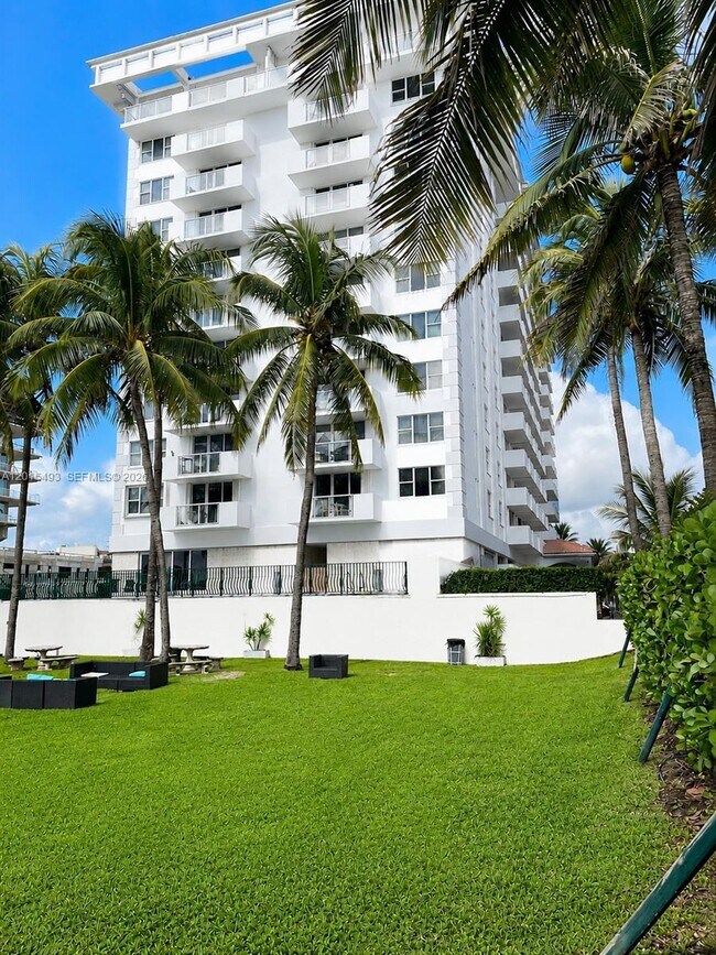 Building Photo - 9195 Collins Ave