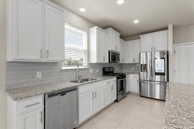 Building Photo - 121 Emerald Pass