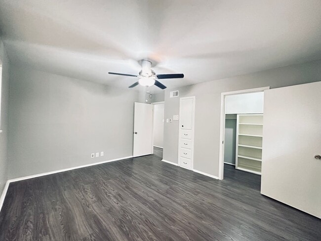 Building Photo - 425 Zephyr Dr