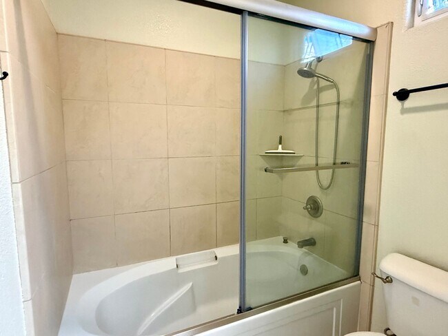 Building Photo - Welcome to this beautiful 3 bedroom, 2.5 bathroom home located in Cotati!