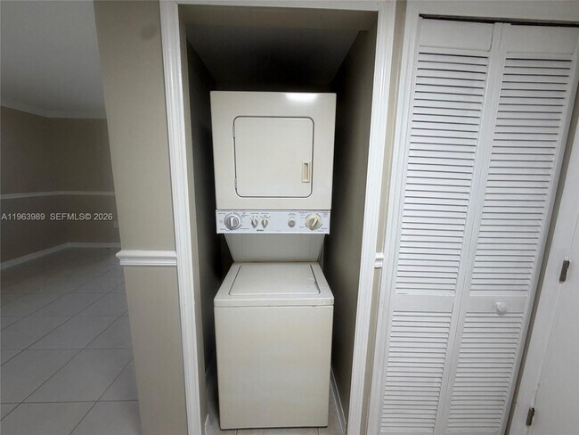 Building Photo - 2731 SE 12th Rd