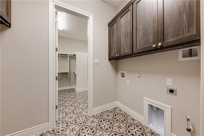 Building Photo - 705 Campino Dr