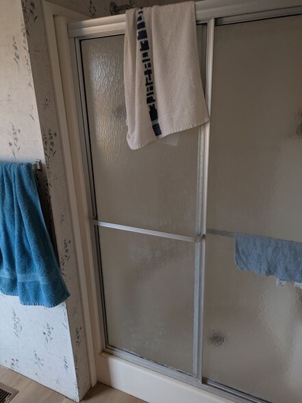 Master bath - 230 Mountain Meadow Rd