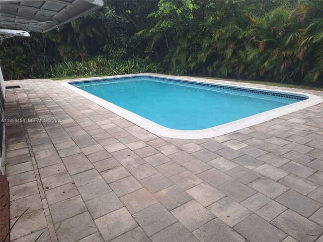 Building Photo - 1575 NE 38th St