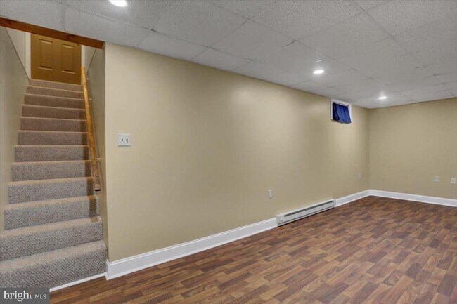 Building Photo - 2363 McCleary Dr
