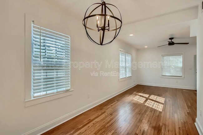 Building Photo - 406 S Columbia Dr