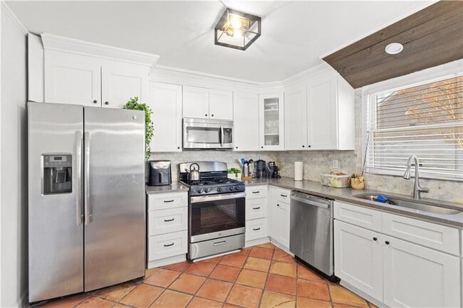 Building Photo - 1204 Defoor Ct NW