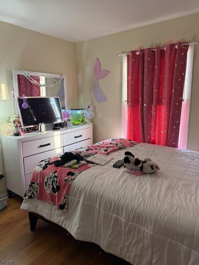 Building Photo - 43 Chestnut St