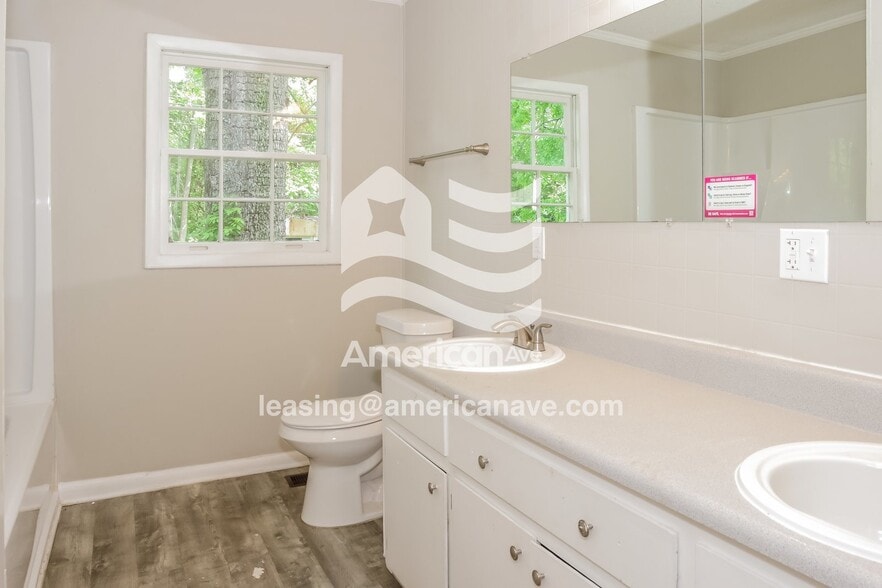 Building Photo - 2232 Harrison St SE