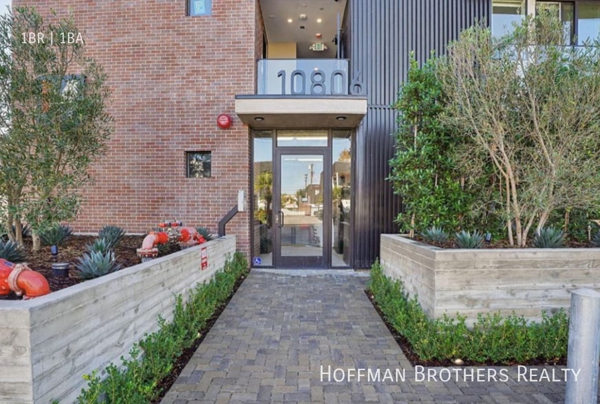 Primary Photo - 10806 Blix St