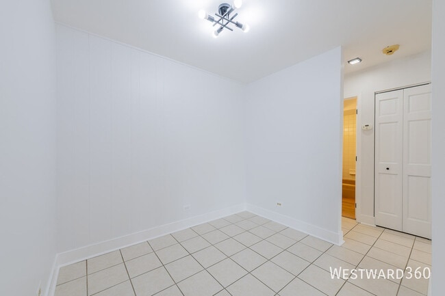 Building Photo - 6320 W 79th St