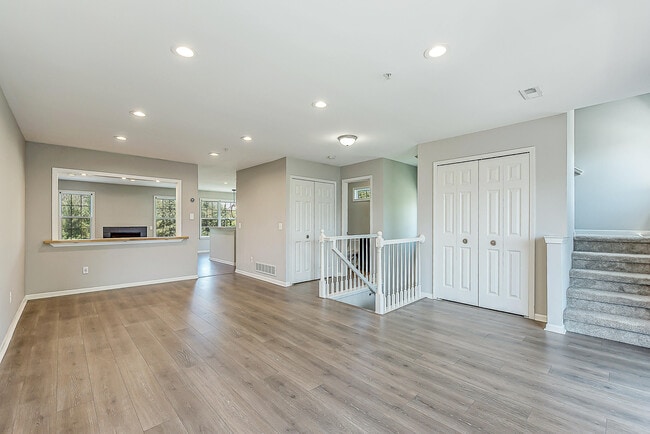 Building Photo - 2865 Barclay Wy