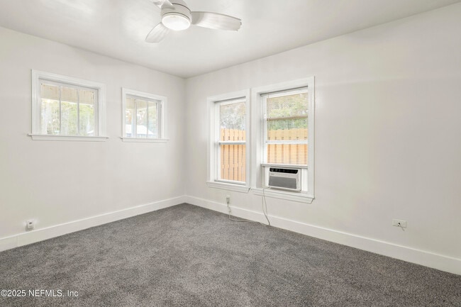 Building Photo - 269 W King St