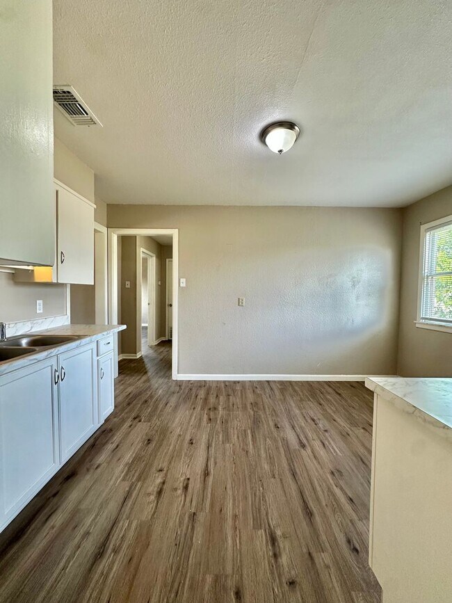 Building Photo - Coming Soon - 3 Bedroom Home Near Bradford...