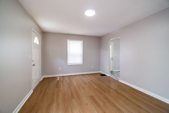 Building Photo - 2204 Howey Rd