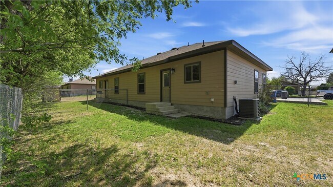 Building Photo - 107 Rosedale Ave