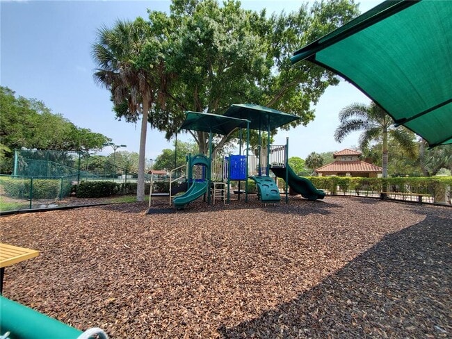 Building Photo - 5262 Far Oak Cir