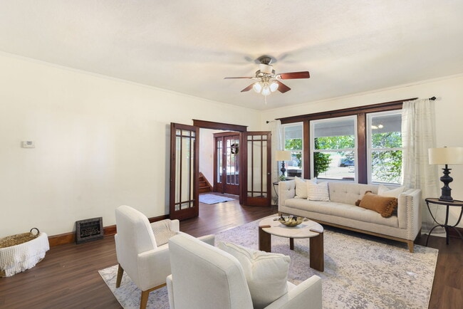 Building Photo - 401 S Buchanan St