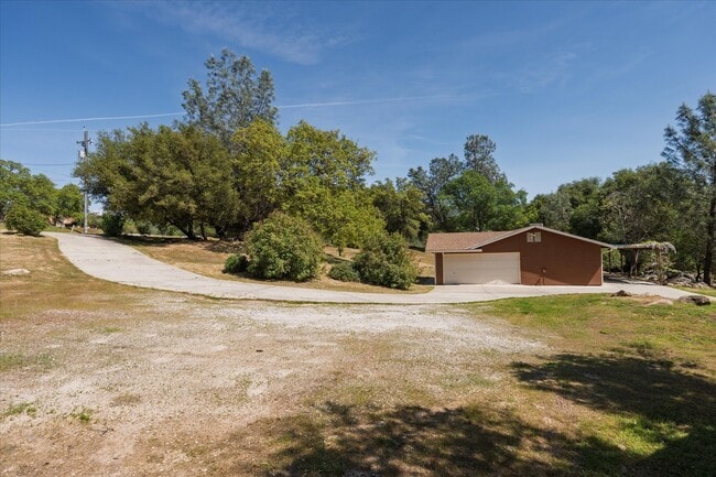 Building Photo - 31200 Revis Rd