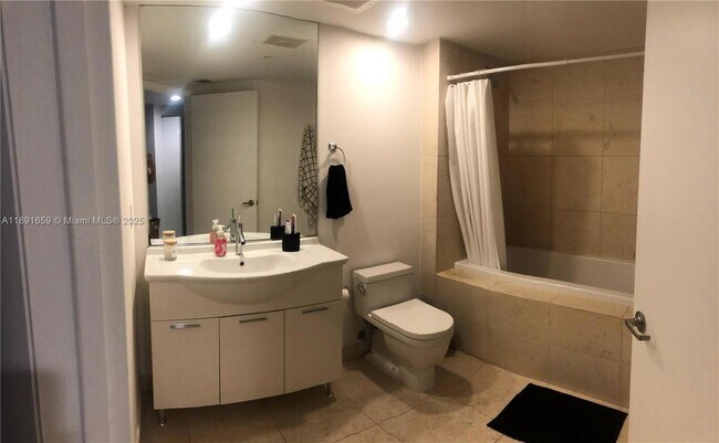 Building Photo - 475 Brickell Ave