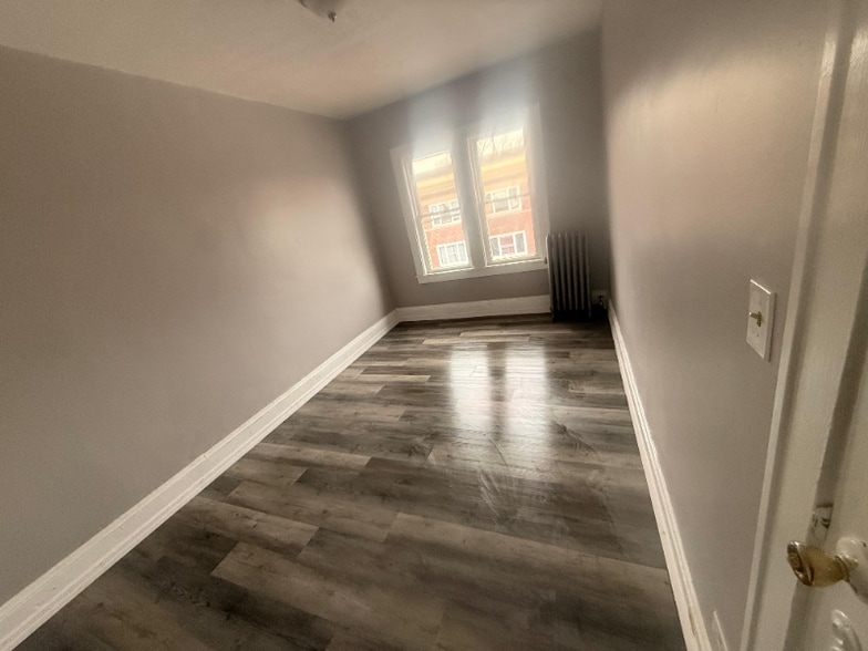 Building Photo - 14300 Lakeshore Blvd