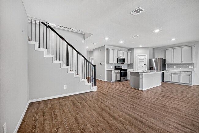 Building Photo - 13126 Lago Acero
