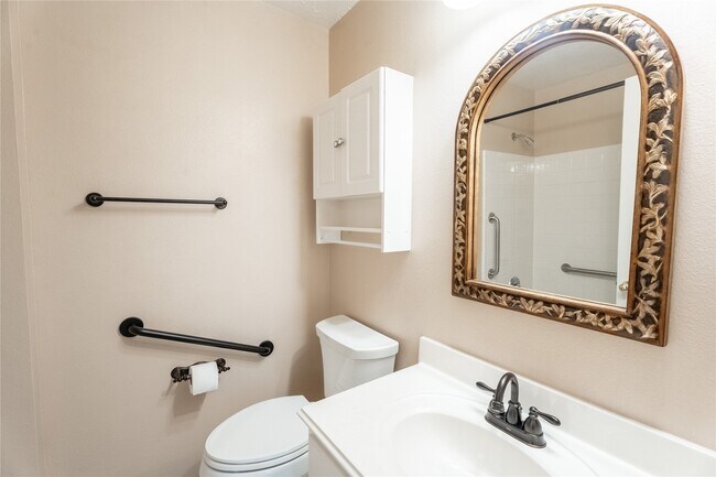 Building Photo - 8051 Bay Branch Dr