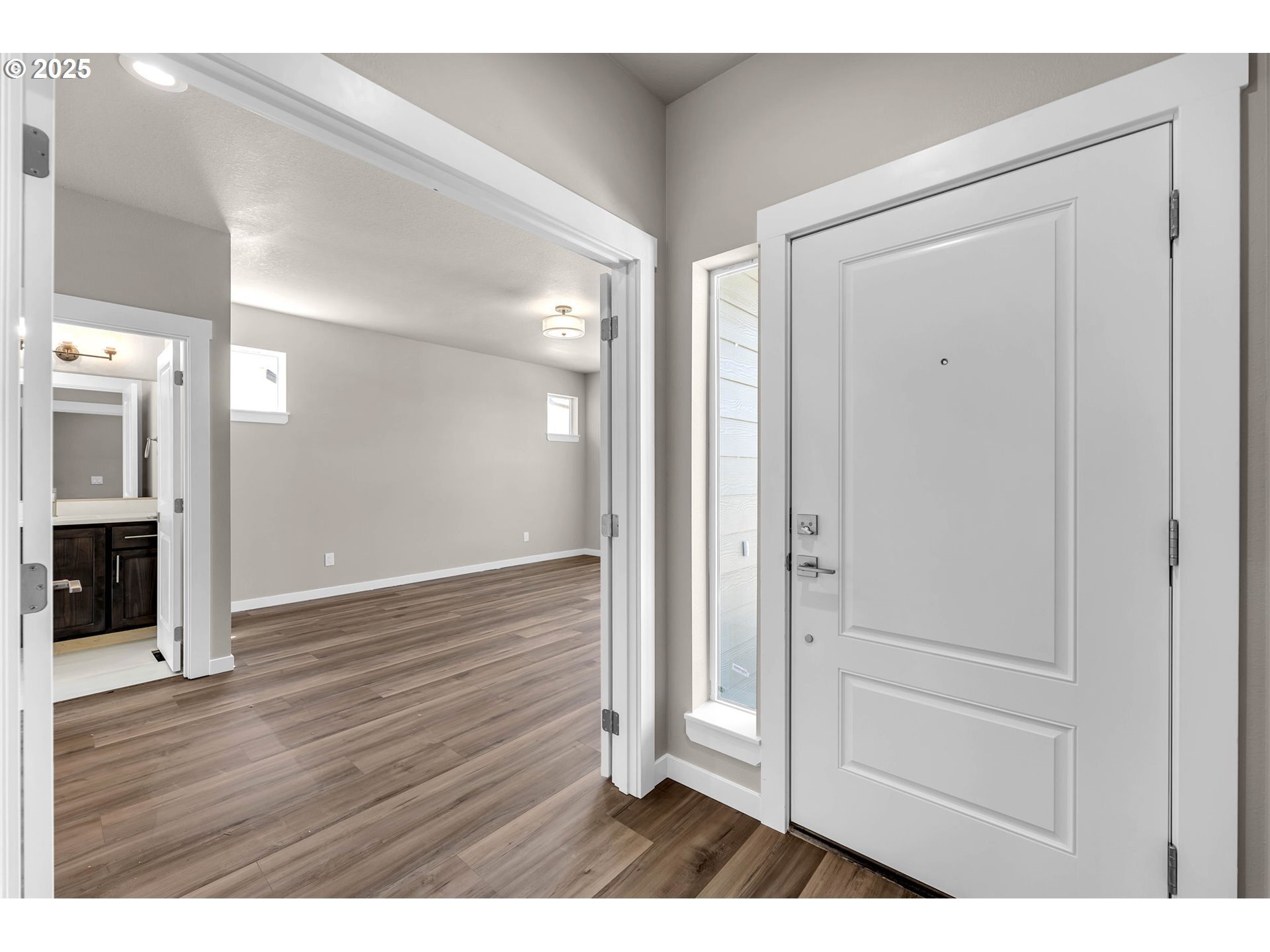 Building Photo - 6107 NE 45th Ct