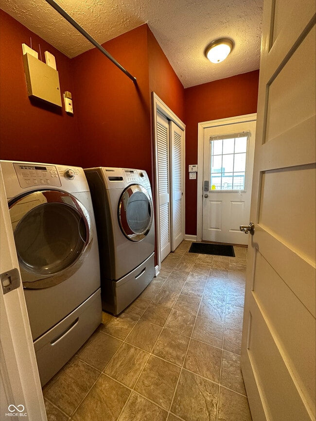 Building Photo - 1720 Yandes St