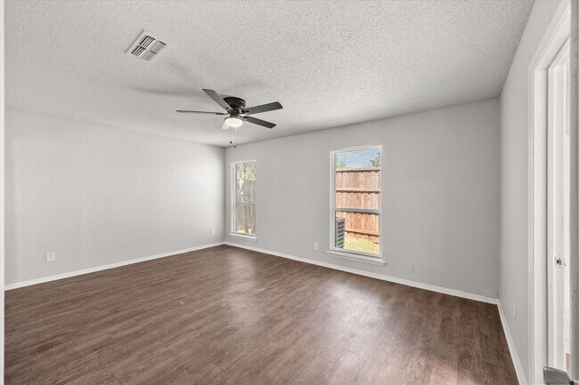 Building Photo - Affordable South Fort Worth Half Duplex