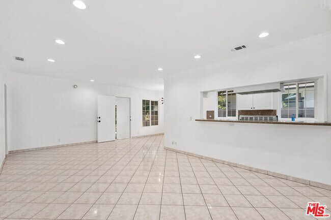 Building Photo - 5630 Radford Ave