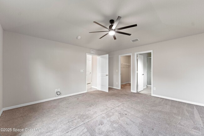 Building Photo - 565 Rembrandt St SE