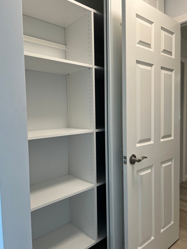 Building Photo - 145 Evergreen Way