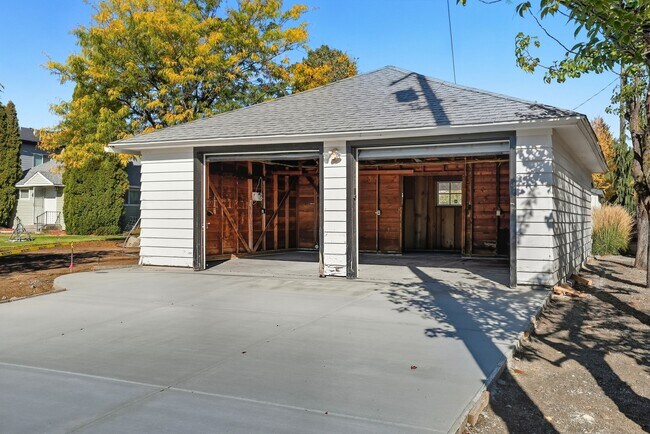 Building Photo - 12707 E Main Ave