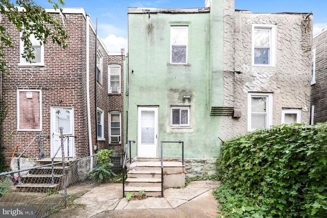Building Photo - 2011 Wilmot St