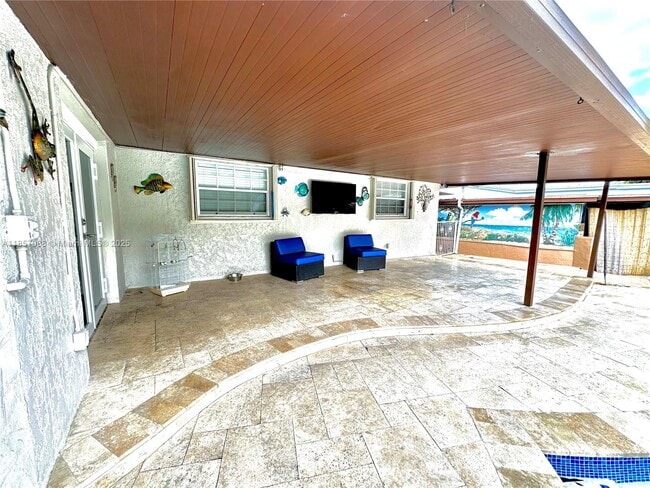 Building Photo - 660 W 70 Pl
