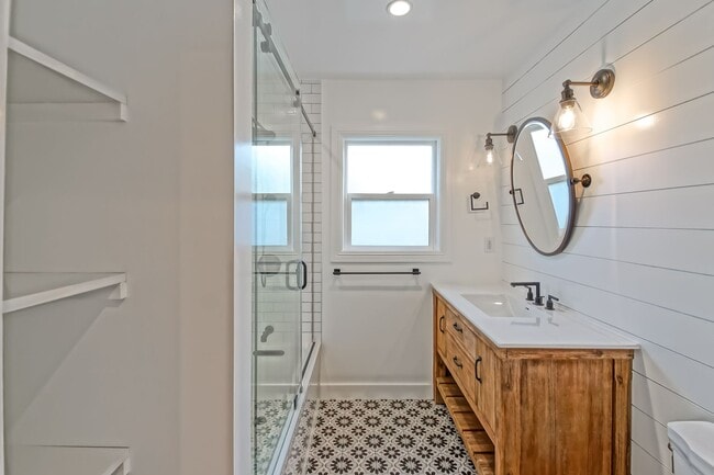 Building Photo - NEWLY REMODELED, BRIGHT & AIRY HOLLYGLEN HOME W/ REAR YARD/PATIO, 2 LIVING AREAS & BRAND NEW KITC...