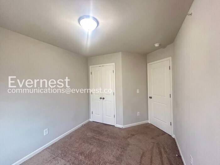 Building Photo - 1598 Iris Walk