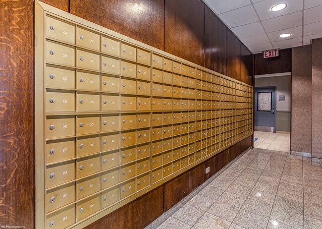 Building Photo - 6700 S South Shore Dr