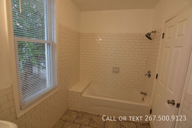 Building Photo - Great  2BR house in Port Richmond area. W/...