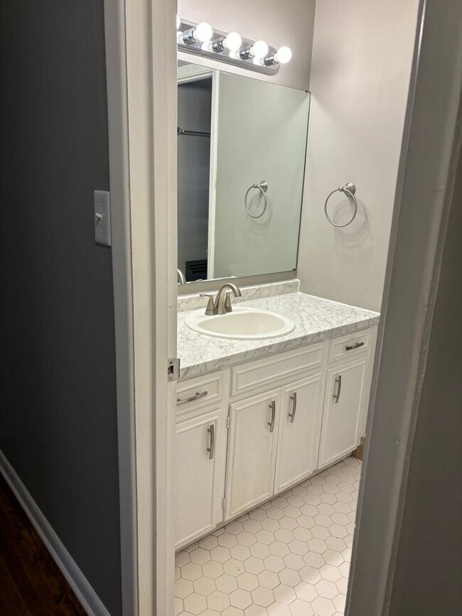 Building Photo - 408 Sierra Madre Dr
