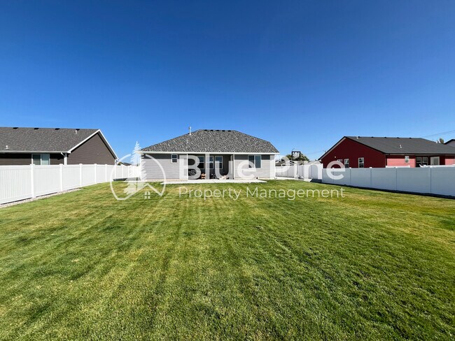 Building Photo - 6028 Fox Run Dr