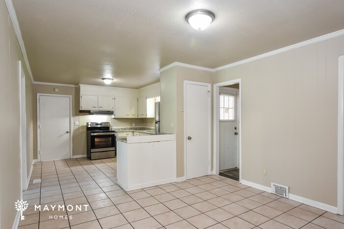 Building Photo - 7708 Saxon Dr SW