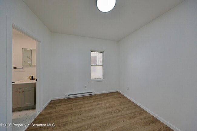 Building Photo - 318 W Main St