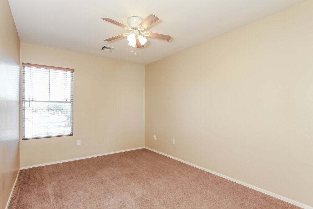 Building Photo - 7014 S 40th Ln