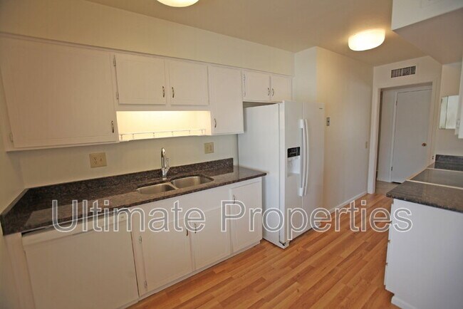 Building Photo - 9859 W Emberwood Dr