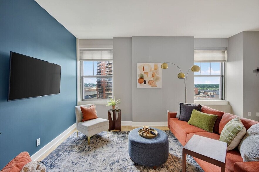 Building Photo - 400 Walnut St