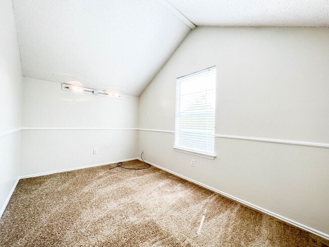 Building Photo - 1301 Pitcairn Dr