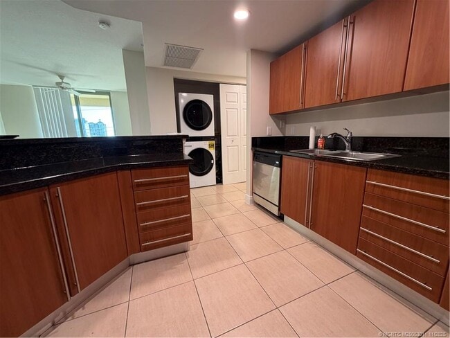 Building Photo - 610 Clematis St