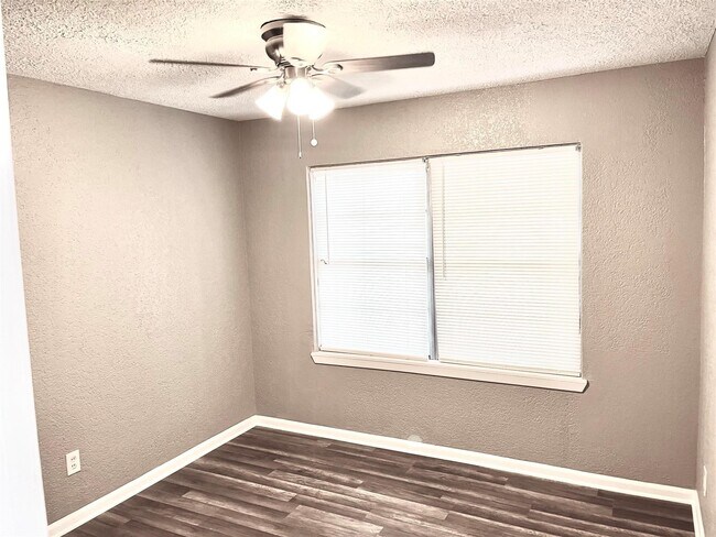 Building Photo - 903 Roper St